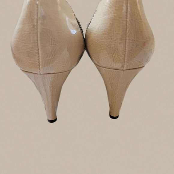 Bongo Tiffany Beige Patent Leather 4" Heels Pumps Shoes Peep Toe - Picture 3 of 8